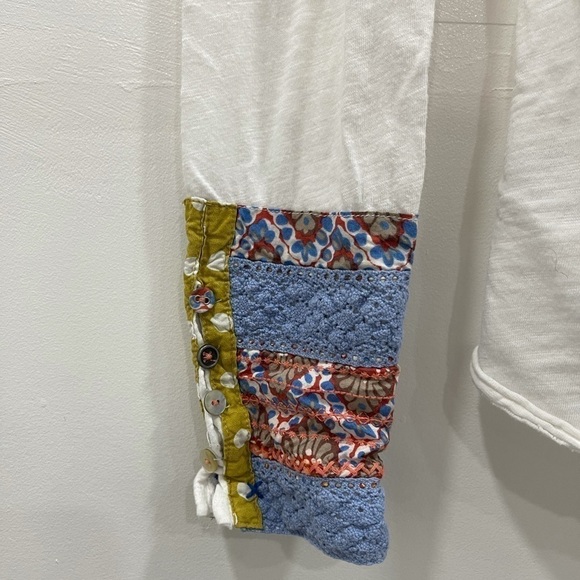 Anthropologie Little Yellow Button Embroidered Cuff White Top XS - Picture 3 of 9